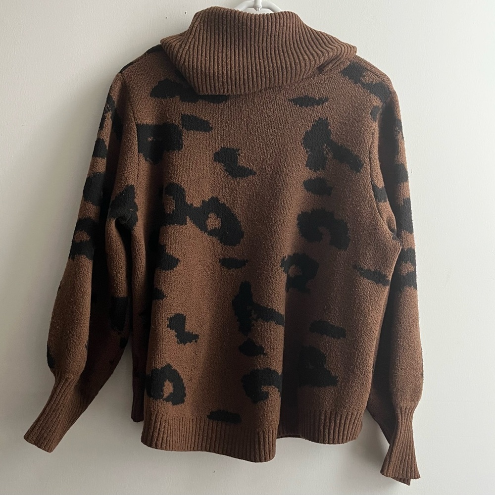Brown Leopard Print Turtleneck Sweater – Size M - Picture 3 of 7
